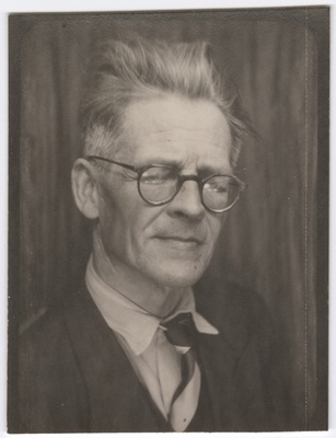 Kunstnik Eduard Wiiralt  similar photo