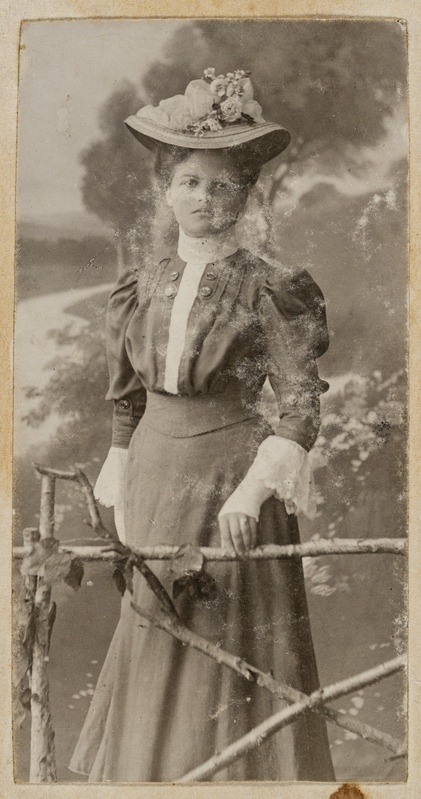 Kübaraga naine