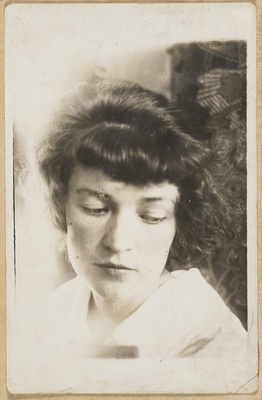 Kunstnik Aino Bach  duplicate photo