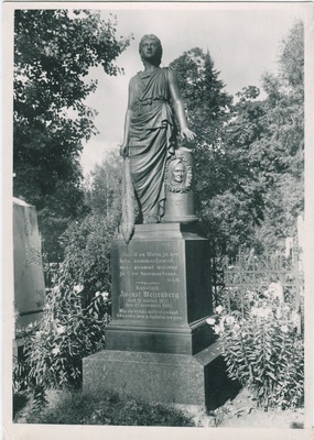 August Weizenbergi hauamonument Tartus Maarja kalmistul  duplicate photo