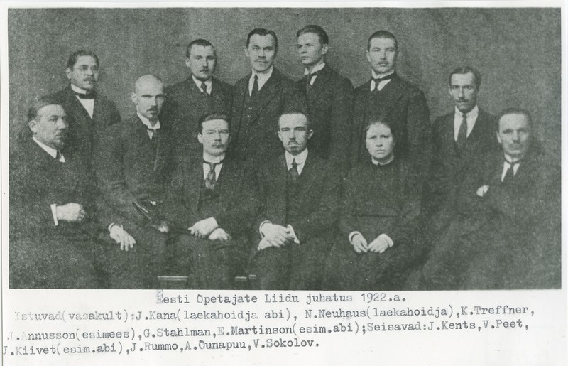 Eesti Õpetajate Liidu juhatus, istuvad vasakult: J. Kana (laekahoidja abi), N. Neuhaus (laekahoidja), K. Treffner, J. Annusson (esimees), G. Stahlman, E. Martinson (esimehe abi); seisavad: J. Kents, V. Peet, J. Kiivet (esimehe abi), J. Rummo, A. Õunapuu, V. Sokolov, 1922.a.
