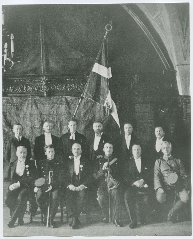 Dannebrogi lipu üleandmise järgne grupipilt Raekojas, juuli 1922.a.