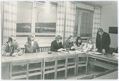 ELKNÜ TPI komitee EÜE sektori töökoosolek, juhatab sektori juhataja asetäitja Tiit Maasik, kevad 1975.a.  similar photo