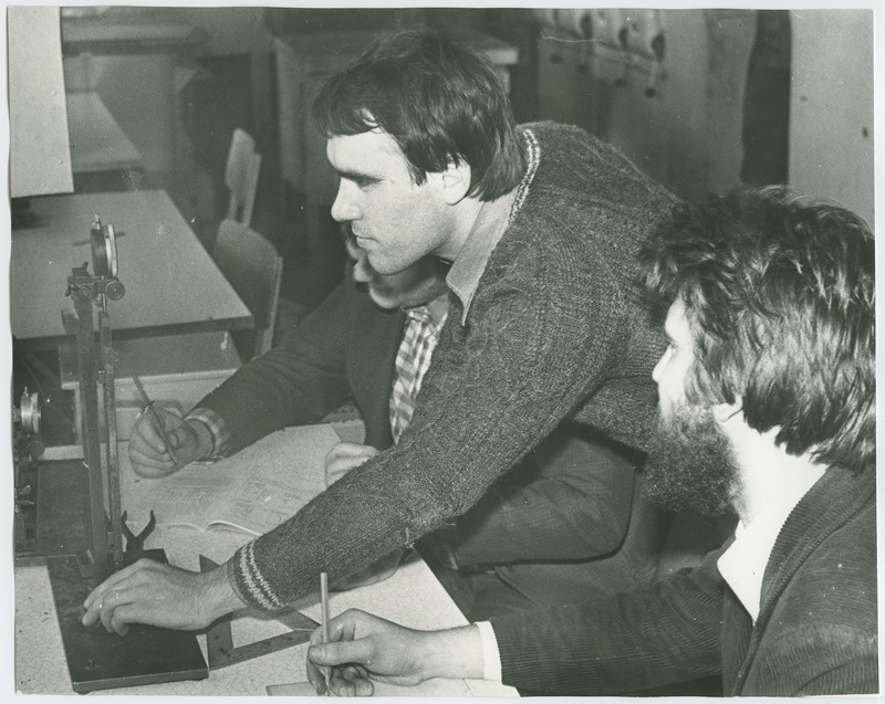 TPI mehaanikateaduskonna üliõpilased F. Kesa ja T. Nael metallide tehnoloogia keevituslaboratooriumis, 1980.a.