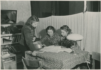 TPI ühiselamu, naistudengid toas, 1950.-ndad a.  duplicate photo