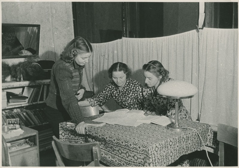 TPI ühiselamu, naistudengid toas, 1950.-ndad a.