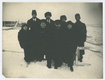 Grupp inimesi Samara elevaatori katusel, arvat. enne 1920.a.  duplicate photo
