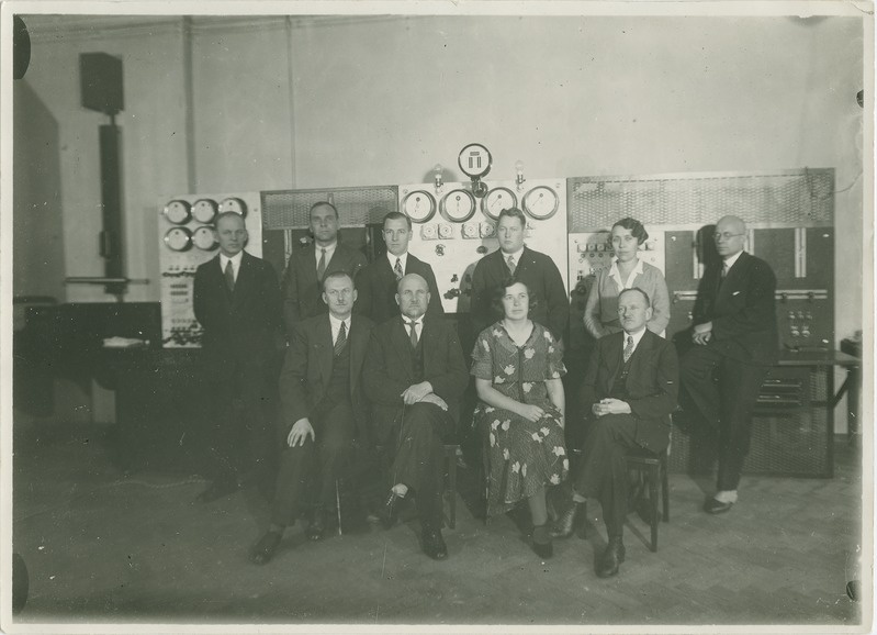 Riikliku Katsekoja töötajad, grupipilt, 1.rida vasakult: 1) A. Lifländer, 2) M. Kand, 3) M. Leufeldt, 4) K. Heiste; 2.reas: 1) e: Vennert, 2) R. Reinberg, 4) V. Jakson, 5) A. Kull, 6) B. Kraeman, 31.okt. 1931.a.