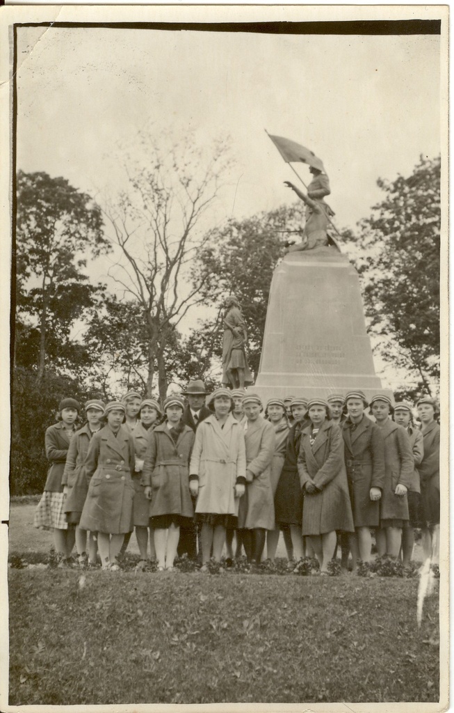At the memory pillar of the War of Independence in Viljandi