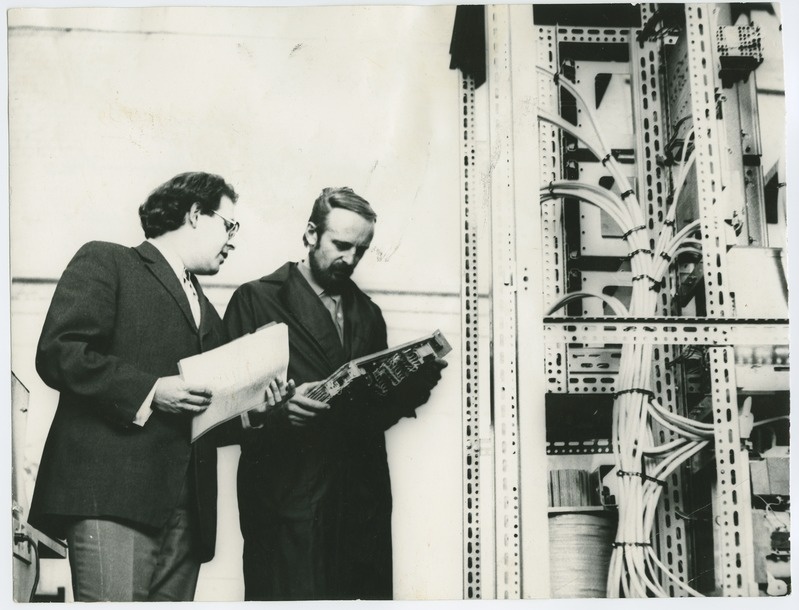 TPI automaatika kateedris, vasakul Vahur Mägi, 1970.-ndad a., foto: P. Raukas