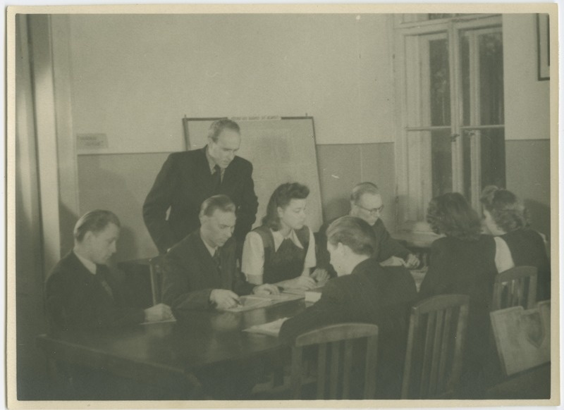 TPI majandusteaduskonna dotsent Arkadi Rannes eksamit vastu võtmas, 1946.-1948.a.