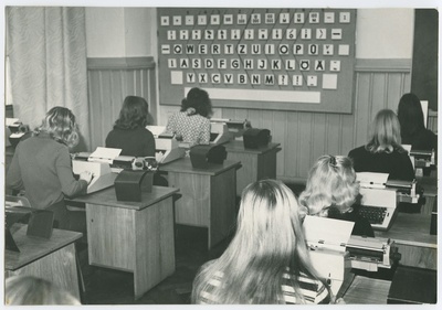 TPI bürootehnika kabinetis, masinakirjutajad, 1983.a.  duplicate photo