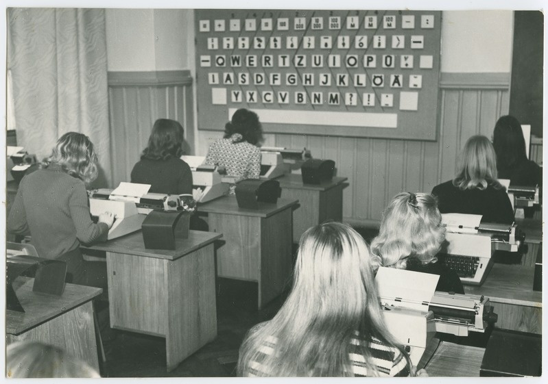 TPI bürootehnika kabinetis, masinakirjutajad, 1983.a.
