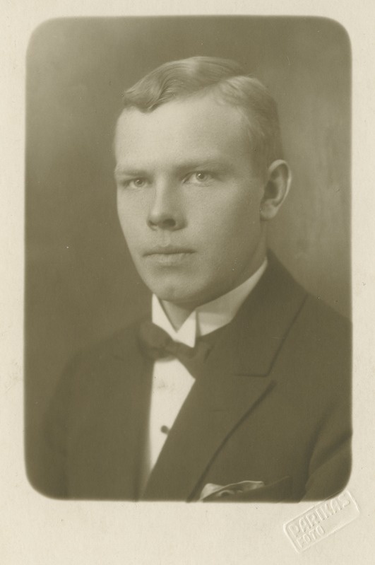 August Lossmann, Tallinna Tehnikumi mehaanika osakonna elektrotehnika haru esimese lennu lõpetaja, portree, 1923.a.