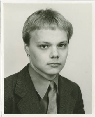 Tõnu Tomberg, TPI üliõpilane (AK-41), konkursi "Filosoofia tundja" võitja, portree, 1980.a.  duplicate photo