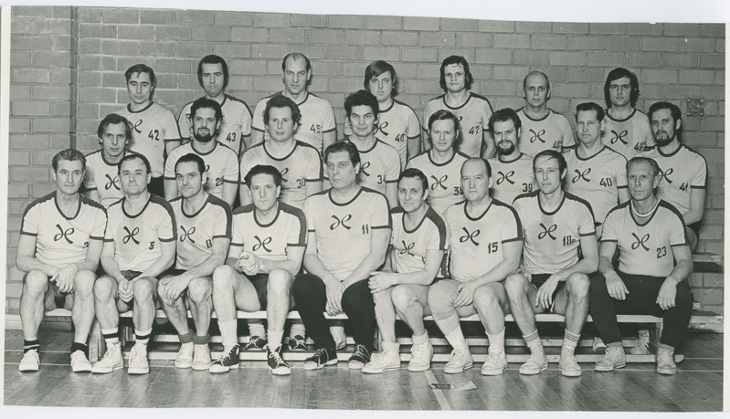 TPI korvpallimeeskond "Kapa" aastakoosolek, grupipilt, 1977.a.