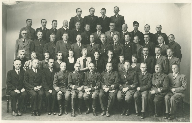 Sõjaministeeriumi alla kuuluv sõjaväevarustusvalitsuse ehituskorteri osakond, grupipilt, dets. 1940.a.