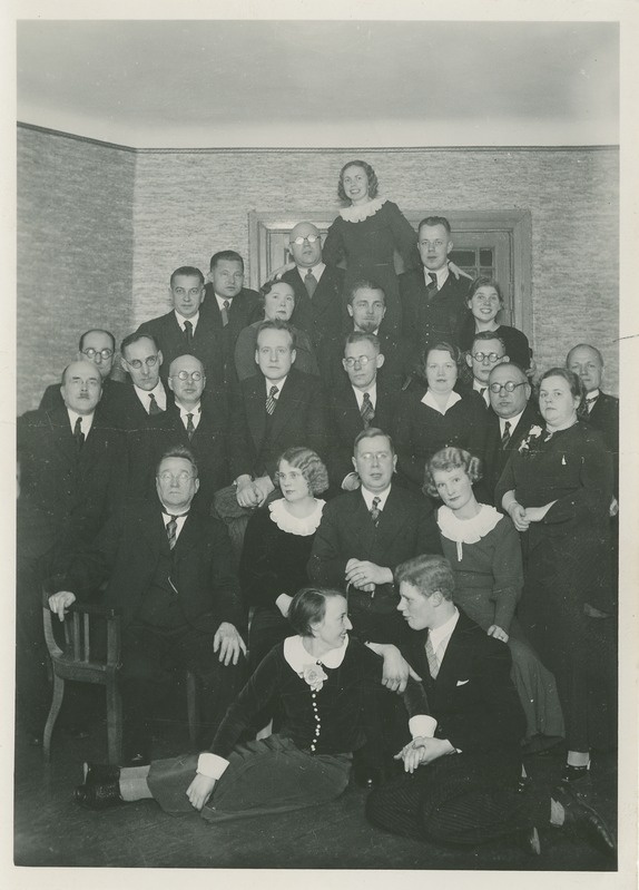 Üliõpilasselts "Veljesto" vilistlaste koosviibimine, grupipilt, 3.reas vasakult kolmas (prillidega) on A. Särev, Tartu, 1930.-ndate a. lõpp