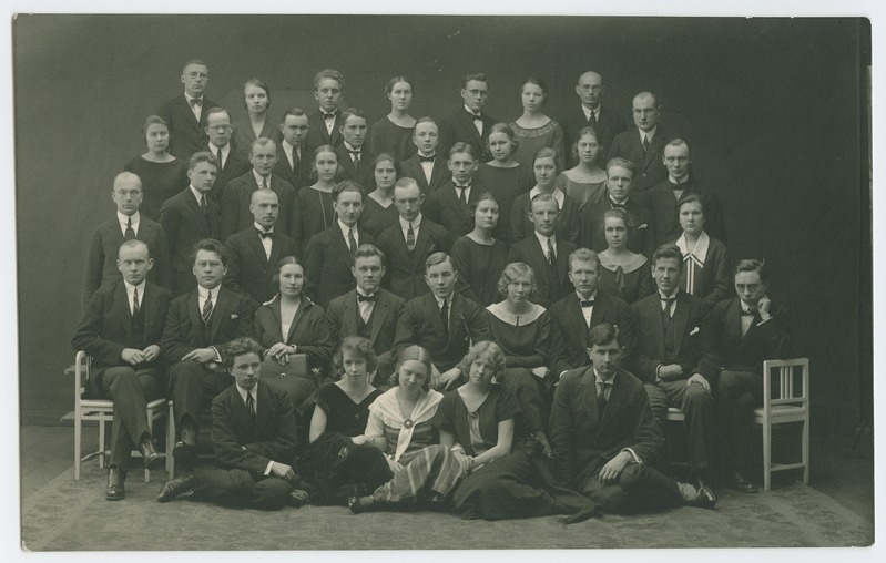 Üliõpilasselts "Veljesto" koosviibimine, grupipilt, tagumises reas paremalt esimene A. Särev, 1930.-ndad a.