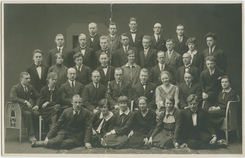 Üliõpilasselts "Veljesto", grupipilt, 2.reas vasakult 5. istub Ants Särev, Tartu, 1930.-ndate a. lõpp