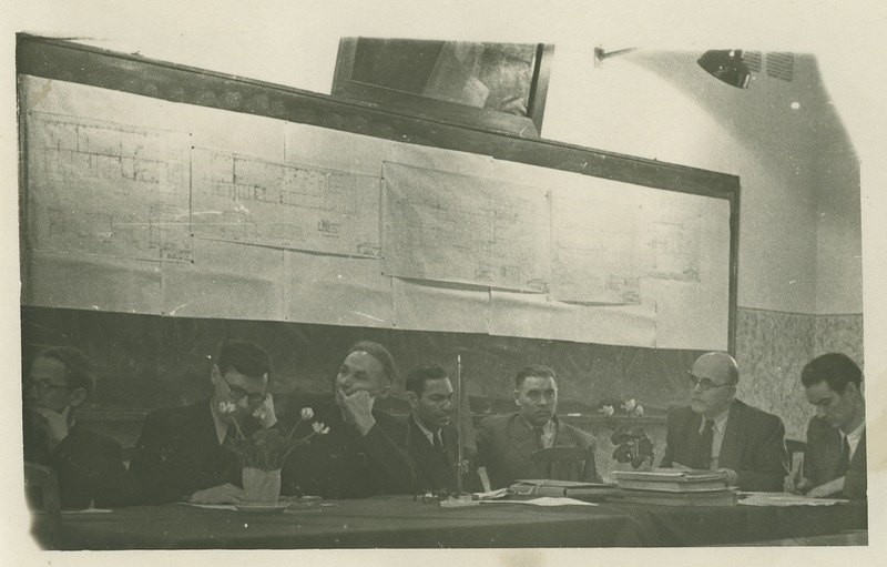 R. Levet'i diplomiprojekti kaitsmise riiklik komisjon, laua taga: akad. A. Hein, dots. E. Soonvald, J. Ivand, A. Volmer, v.-õp. J. Toomaspoeg, kevad 1950.a.