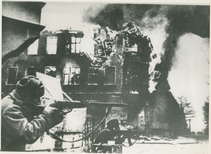 Nõukogude sõdurid on tunginud Köningsbergi, apr. 1945.a.