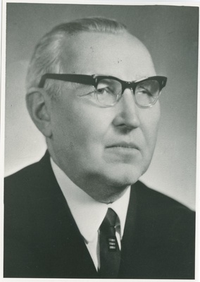 TPI orgaanilise keemia kateedri professor keemiateaduste doktor Hugo Raudsepp, portree, 1958.a.  duplicate photo