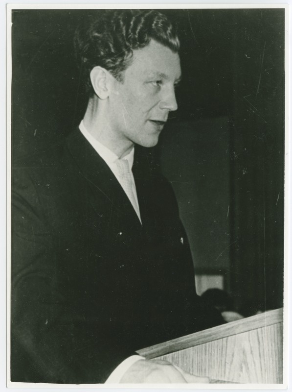 Elmar Kesküla, ELKNÜ TPI komitee sekretär, esitamas aruannet, 1960.a.