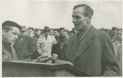 TPI uue hoonetekompleksi nurgakivi asetamise tseremoonia Mustamäel. Kõneleb füüsikaprofessor, endine TPI rektor A. Altma,  23. mai 1962.a.  similar photo