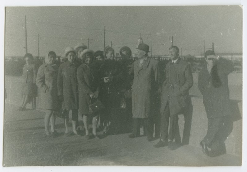 Dotsent L. Schmidt TPI üliõpilastega ekskursioonil Leningradis, 1969.a.