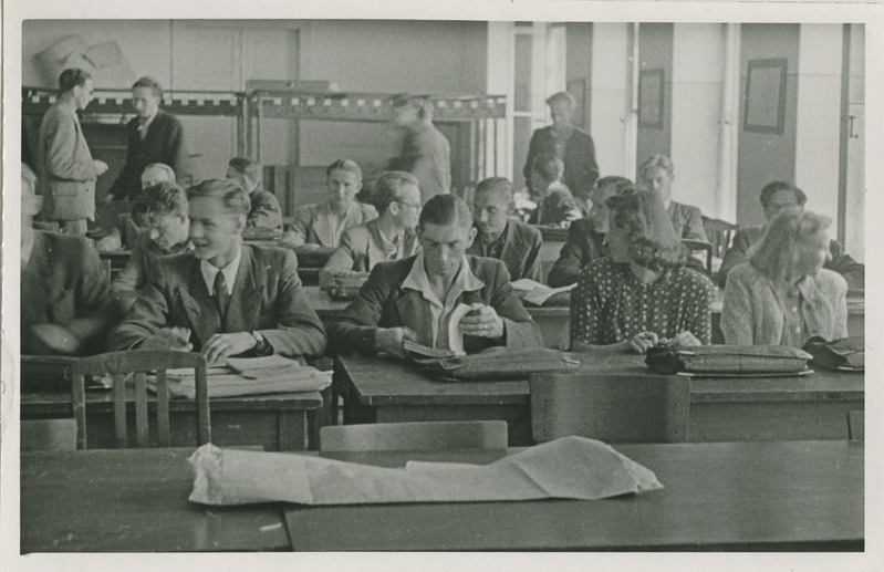 Üliõpilased Tallinna tehnikaülikooli joonestussaalis Kalinini 101, 1938.-1939.a.