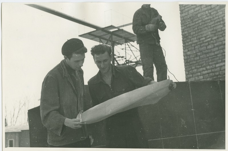 TPI üliõpilased A. Semjonov ja S. Valdmets tööstuspraktikal Tallinna Elektrijaamas, 1949.a.