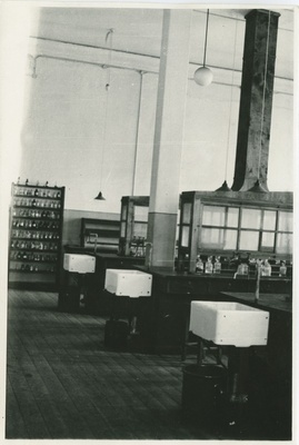 TTÜ anorgaanilise keemia labor, 1939.a.  duplicate photo