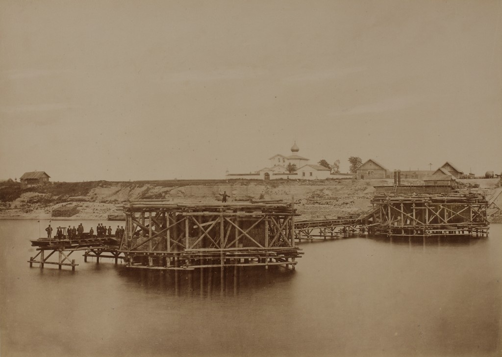Raudteesild üle Velikaja jõe (Riia sild), sammaste ehitamine / Railway bridge over the Velikaya River (Riga Bridge), construction of the pillars