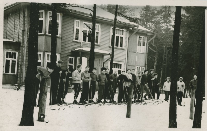 Suusatajad Klooga sordibaasis talvel, 1950.-ndad a.