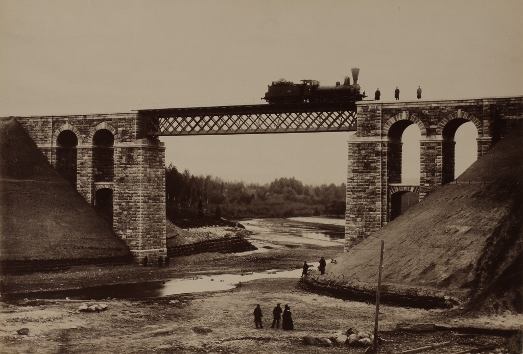 Raudteesild üle Rauna jõe, pärast ehituse lõppu / Railway bridge over the Rauna River, after the end of construction