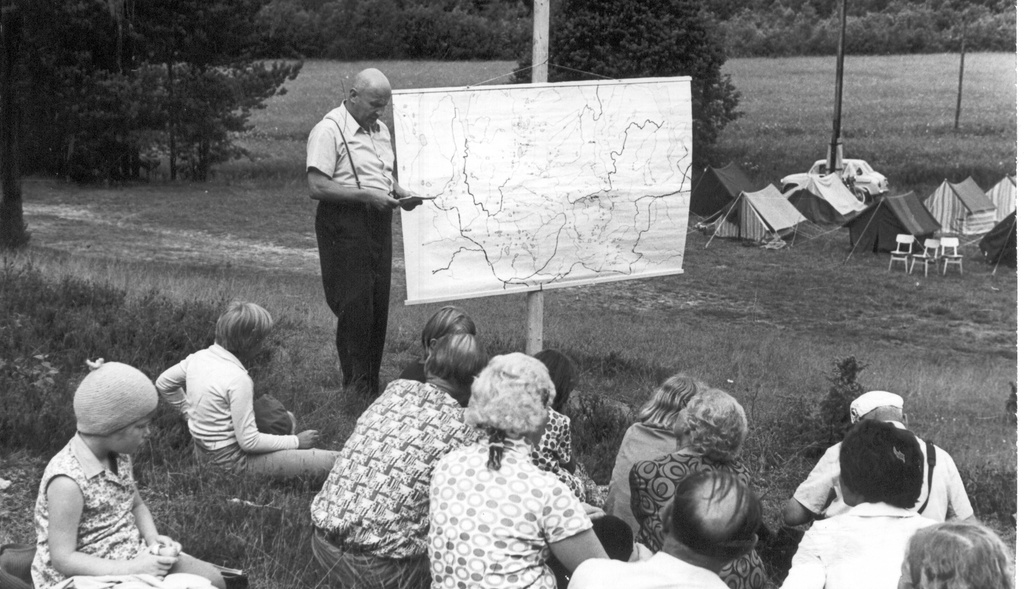 Foto. Mikelsaar, Neeme ELKS piirkondlikul kokkutulekul Sõmerpalus 1980.aastatel.