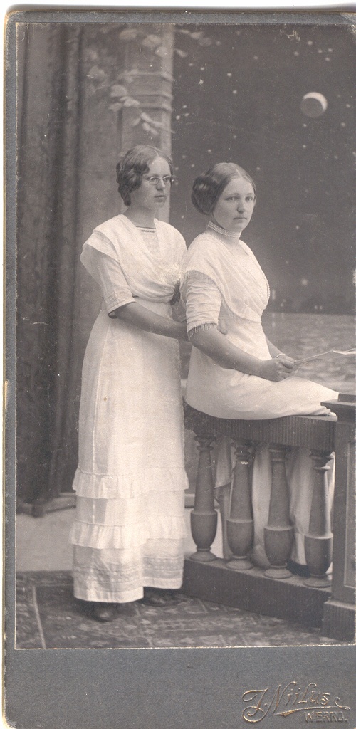 Foto. Thalberg, Ida ja Helma.  Jaan Niiluse ateljeefoto 1914. a.