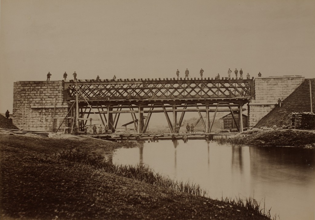 Raudteesild üle Väikese Emajõe, pealmise osa ehitamine / Railway bridge over the Väike Emajõgi River, construction of the deck