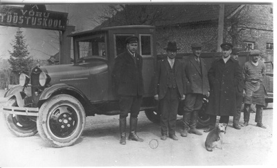 Foto (negatiiv). Veoauto Ford- A  Võru Tööstuskoolis valmistatud kabiini ja veokastiga 1931.a.  similar photo