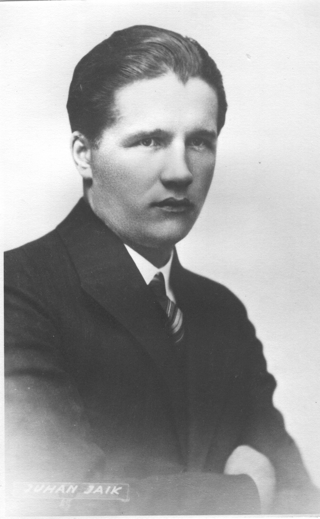 Foto. Jaik, Juhan - kirjanik ja ajakirjanik 1920.aastatel Tallinnas.