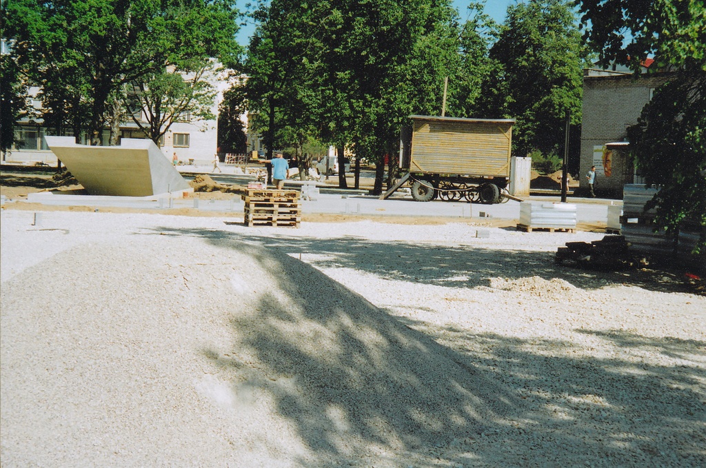 Foto. Võru linnaparki purskkaevu rajamine 12.juulil 2006.a.