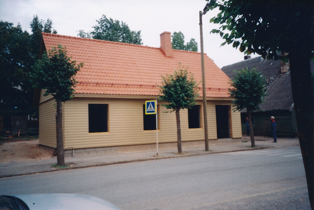 Foto. Uusehitus Kreutzwaldi t.25 ( ehitati kortermaja-büroohoonena) 27.septembril 2004