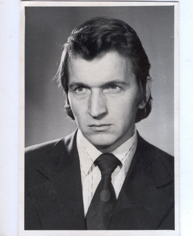 Foto. Raudsepp, Vambola porteefoto, majandusteaduste doktor, TRÜ rahanduse ja krediidi kateedri juhataja 1983.a.