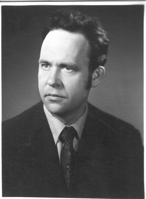 Foto.Füüsika-matemaatika kandidaat,dotsent  Kenk, Kalju portreefoto 1984.a.  duplicate photo