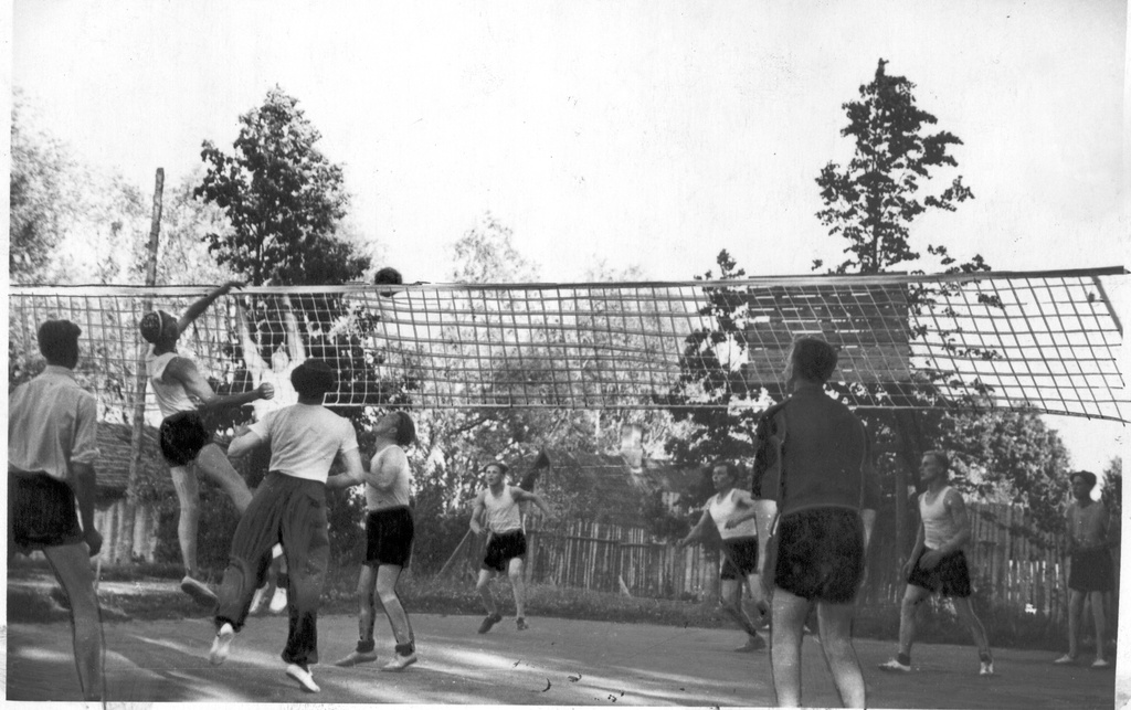 Foto. Põlva rajooni kehakultuurispartakiaadi võrkpallimängud 16.juulil 1955.a.