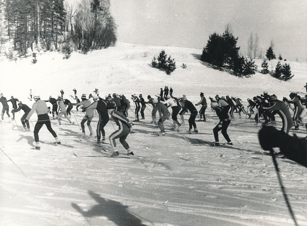 Foto. Haanja maratoni avastart 2. märtsil 1986.a.