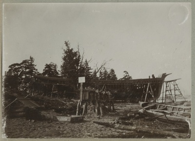 Ehituses olev laev / A ship under construction  duplicate photo