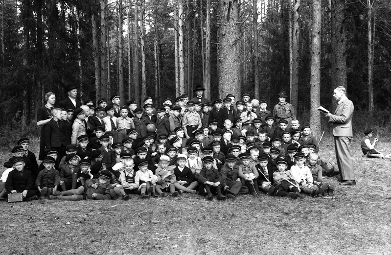 Tartu 2. algkool (Tolstoi 4; Tartu; poeglastekool) ekskursioon Elvasse? (19.05.1939?)