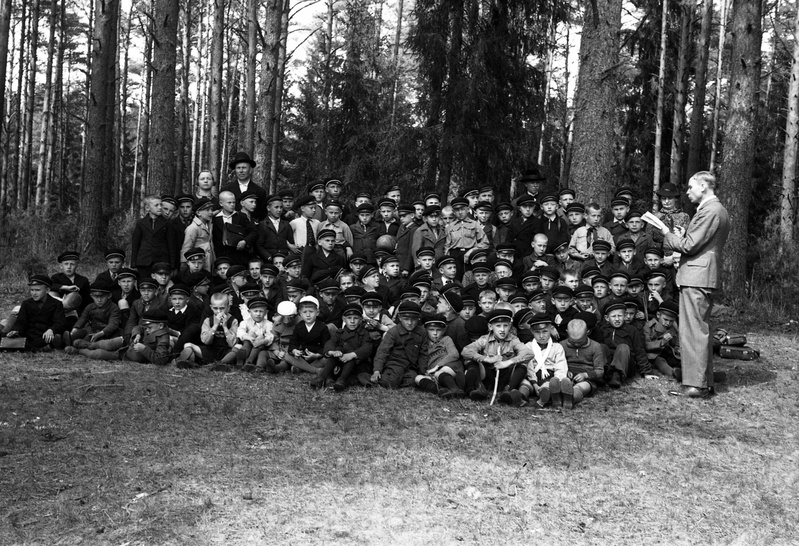 Tartu 2. algkool (Tolstoi 4; Tartu; poeglastekool) ekskursioon Elvasse? (19.05.1939?)